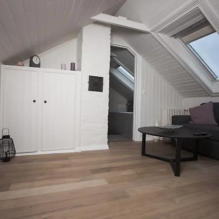 Ambassade Apartment *
