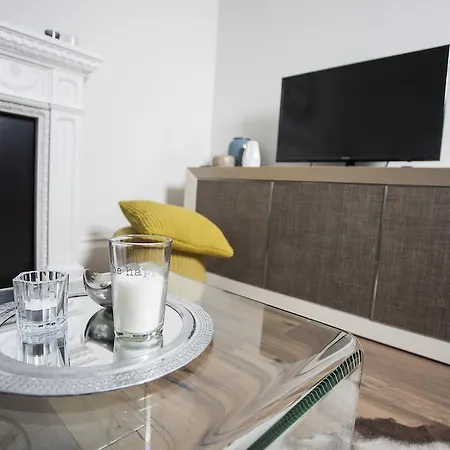 Ambassade Apartment *